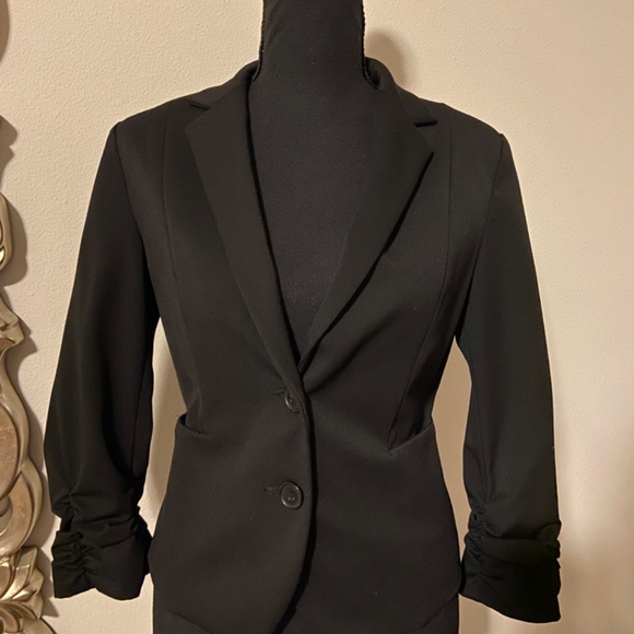 Black Express Blazer - Picture 2 of 6